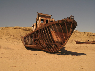 Illustration for article titled Abandoned Ships Stranded in the Desert